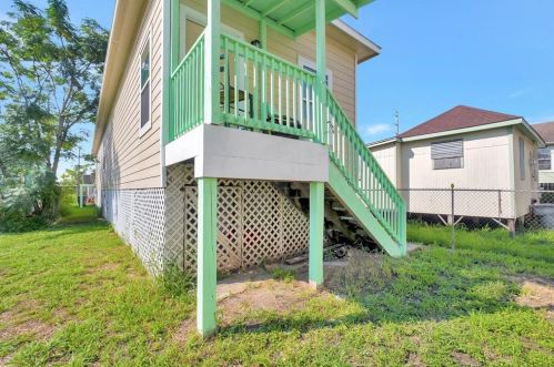 4210 Church St, Galveston TX  77550-1118 exterior