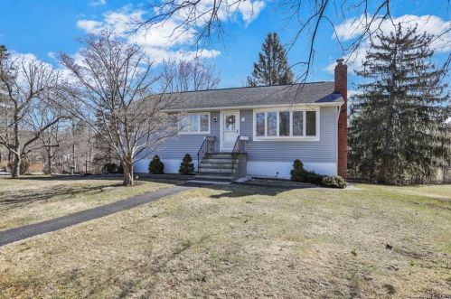 90 Cortlandt Rd, Mahopac, NY 10541-3620