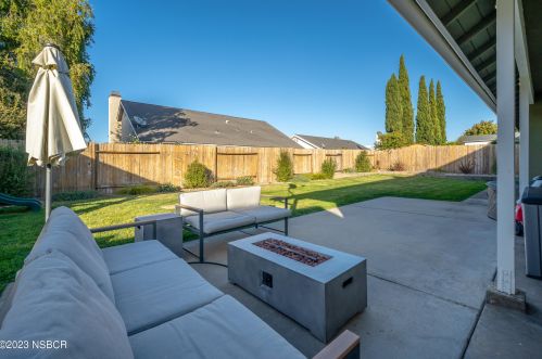 359 Wilson Dr, Santa Maria CA  93455-4764 exterior