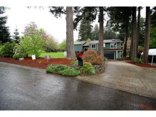 12615 Hacienda Dr, Happy Valley, OR 97089-9332