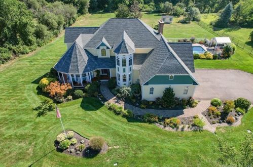 16 Marie Ln, Wallingford CT  06492-1935 exterior