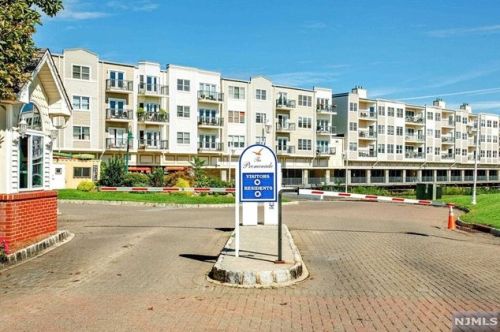344 The Promenade, Edgewater, NJ 07020-2122