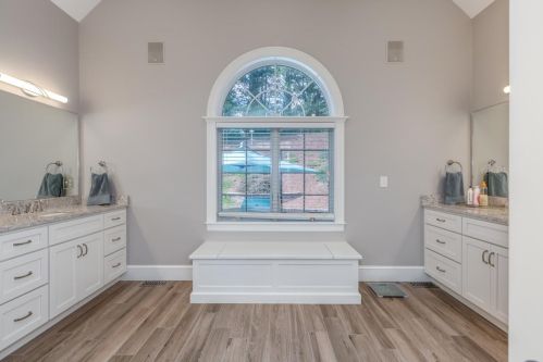 135 Hooker Farm Rd, Salem NH  03079-1815 exterior