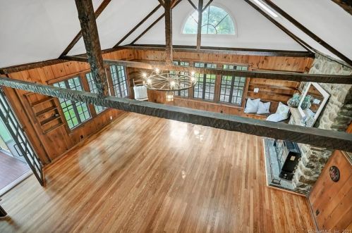 93 Boulevard Dr, Danbury CT  06810-7254 exterior