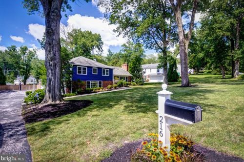 216 Spring Mill Rd, Ithan, PA 19085-1310