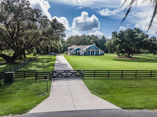 10745 27th St, Oxford, FL 34484-3305