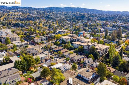 555 Chetwood St, Oakland CA  94610-1427 exterior