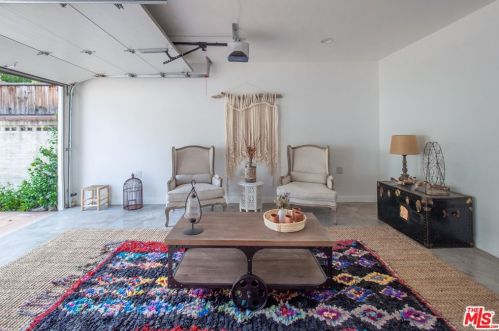 2621 Glenoaks Blvd, Glendale CA  91206-3108 exterior