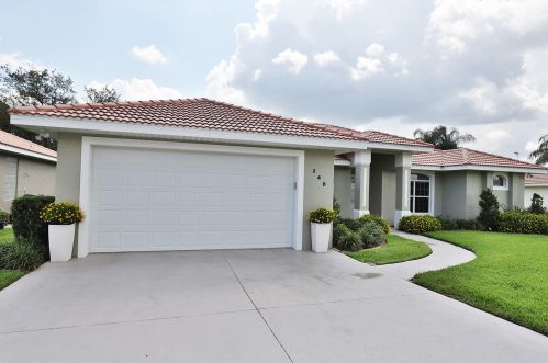 246 Golf Aire Blvd, Winter Haven, FL 33884-3251