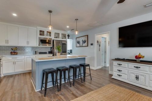 3731 Falls Dr, Dallas TX  75211-6124 exterior