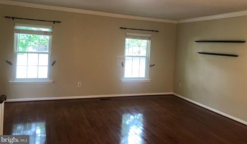 6179 Forest Creek Ln, Springfield VA  22152-1447 exterior