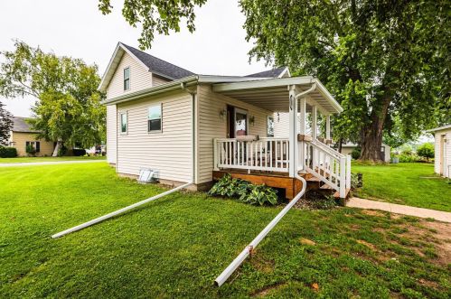 845 Main St, Dakota, MN 55925-7175