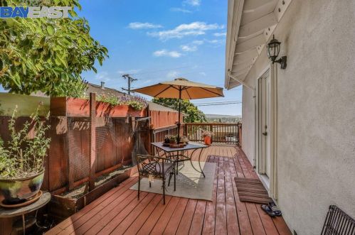 24494 Leona Dr, Hayward CA  94542-1010 exterior