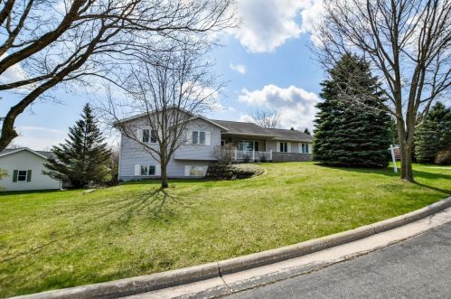1205 Green Valley Rd, Mount Horeb, WI 53572-2361