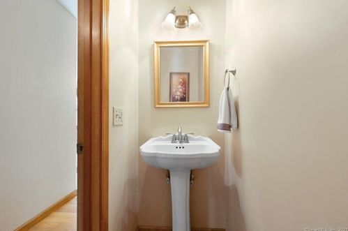 54 Jacobson Farm Rd, East Hampton CT  06424-1659 exterior