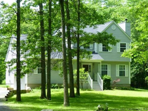 32 Stella Dr, Gardiner, NY 12525-5414