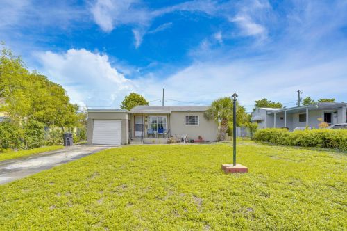 933 43rd St, West Palm Beach, FL 33407-3711