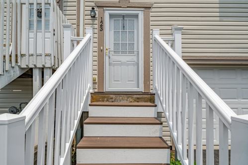 123 Manor View Dr, Manor, PA 15665-9735