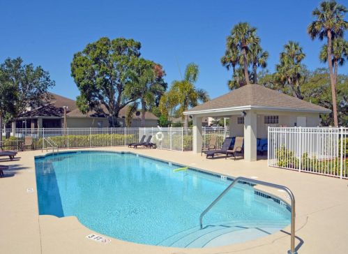 1220 25th Ter, Vero Beach FL 32968-5068 exterior