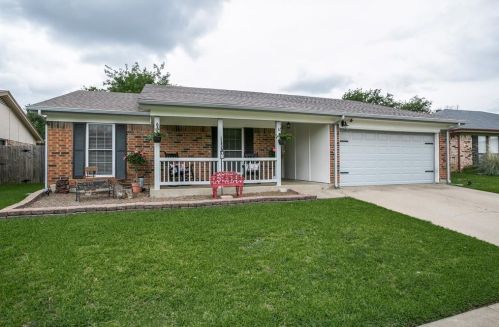 6472 Green Ridge Dr, Fort Worth, TX 76148-1413