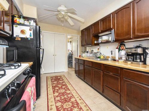 61 Roslyn Dr, Muttontown NY  11545-1733 exterior