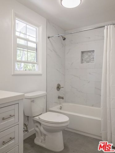 14147 Leadwell St, Van Nuys CA  91405-2440 exterior