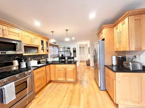 881 Howard Ave, Bridgeport CT 06605-1924 exterior