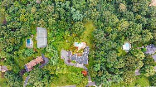 15 Wenwood Dr, Muttontown NY  11545-3129 exterior