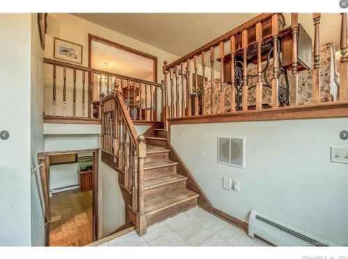 41 Wilford Rd, North Branford, CT 06471-1473