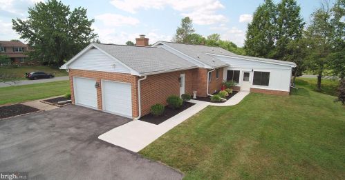 30 Valerie Dr, Bear DE  19701-1749 exterior