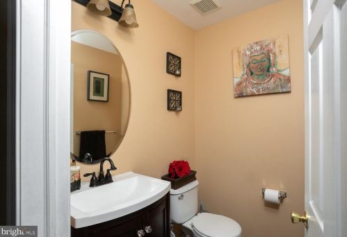 59 Greenbrook Dr, Columbus NJ  08022-2323 exterior