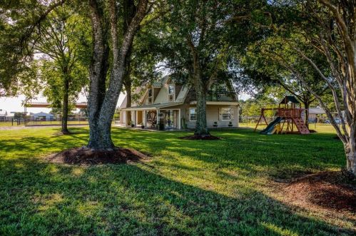 26790 Fields Store Rd, Waller, TX 77484-5943