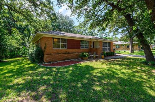 2503 Glenwood Ln, Denton, TX 76209-1125