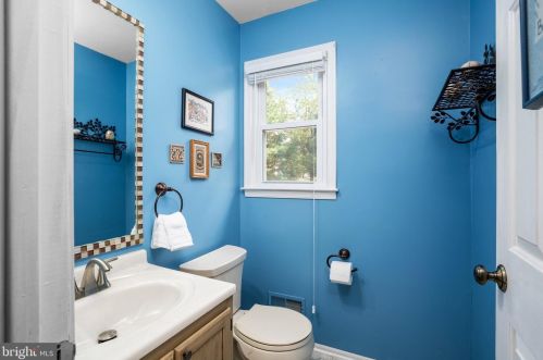 16 Dix Ln, Trenton NJ 08648-4844 exterior