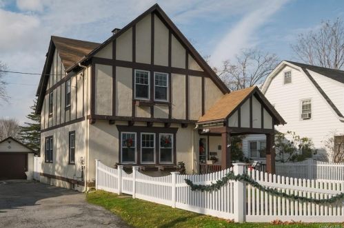 15 1st Ave, Crotonville, NY 10562-2823