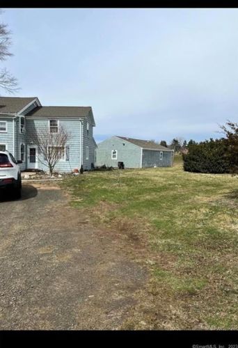 54 Pond Hill Rd, North Haven CT  06473-2831 exterior