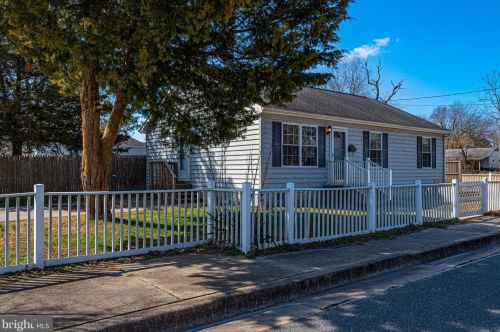 402 6th St, Laurel DE  19956-1364 exterior