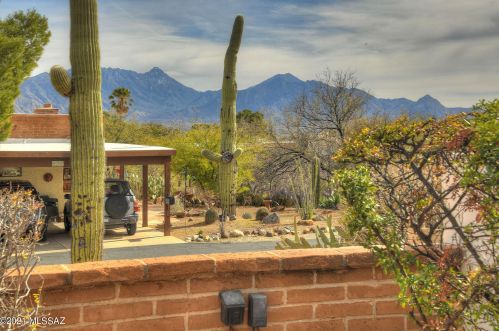 555 Paseo La Ruida Cir, Green Valley, AZ 85614-2329