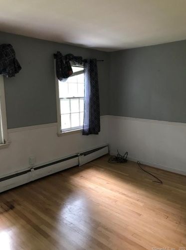 19 Wood Rd, Bloomfield CT  06002-1120 exterior