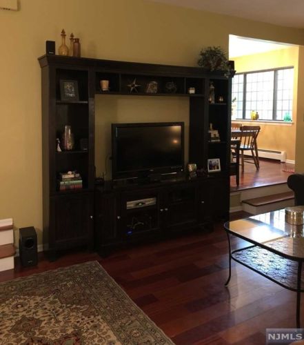 9 Foxwood Dr, Greystone Park NJ  07950-2661 exterior