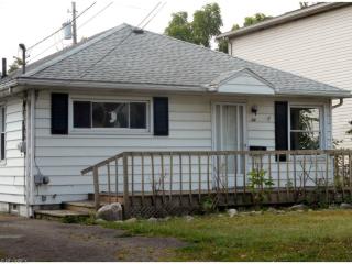 34 Marion Ave, Mogadore, OH 44260-1025
