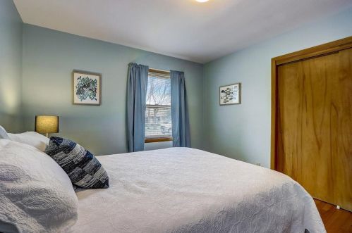 523 112, Milwaukee WI 53226-4132 exterior