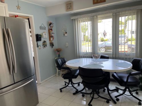 35 Clearwater Rd, North Lindenhurst NY  11757-6520 exterior