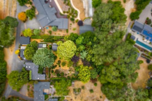 1095 Pine Tree Ln, Sebastopol CA  95472-2681 exterior