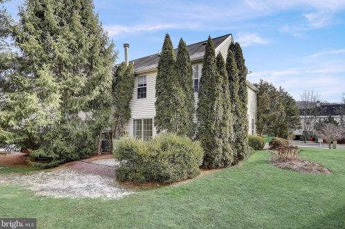 53 Vlg Dr, Collegeville PA  19473-2314 exterior