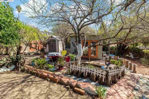 7950 Hillmont Dr, Oakland CA  94605-3521 exterior