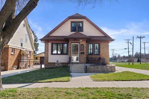 4030 Austin St, Milwaukee, WI 53207-4402