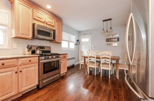 961 Rector St, North Bellmore NY  11710-1117 exterior