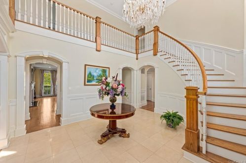 11 Seneca Rd, Scarsdale, NY 10583-6930