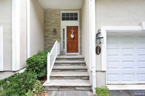114 Gelnaw Ln, Montvale, NJ 07645-1752